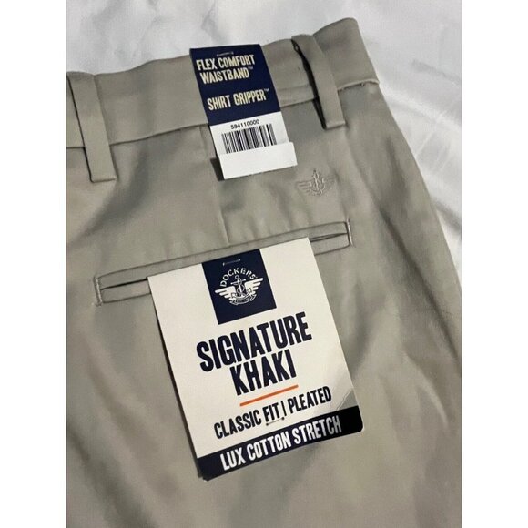 CLASSIC PLEATED SIZE 32X29 NWT MADE BY LEVI STRAUSS DOCKERS KHAKI PANTS! - Picture 7 of 7